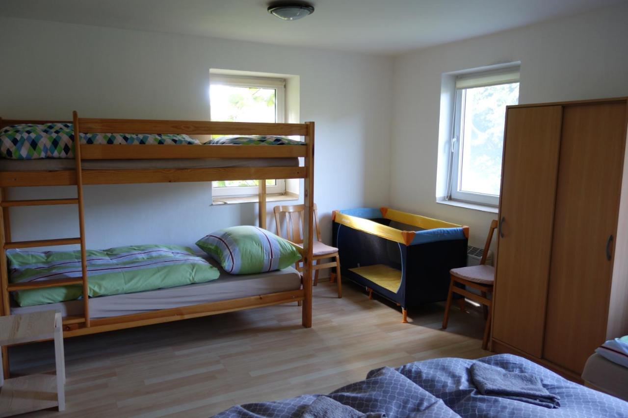 Apartmán Hulín, Chrášťany - bílý Exterior foto