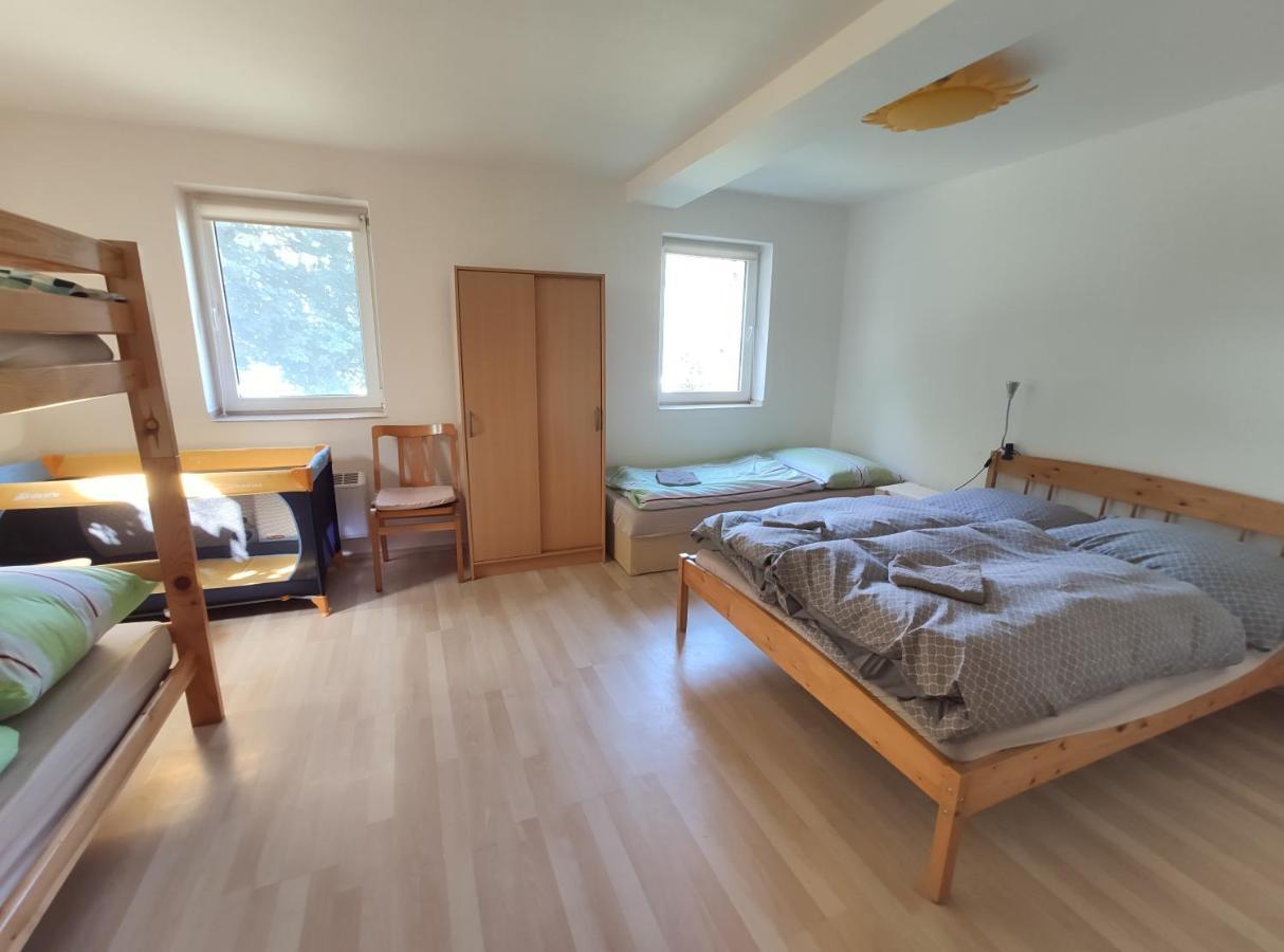 Apartmán Hulín, Chrášťany - bílý Exterior foto